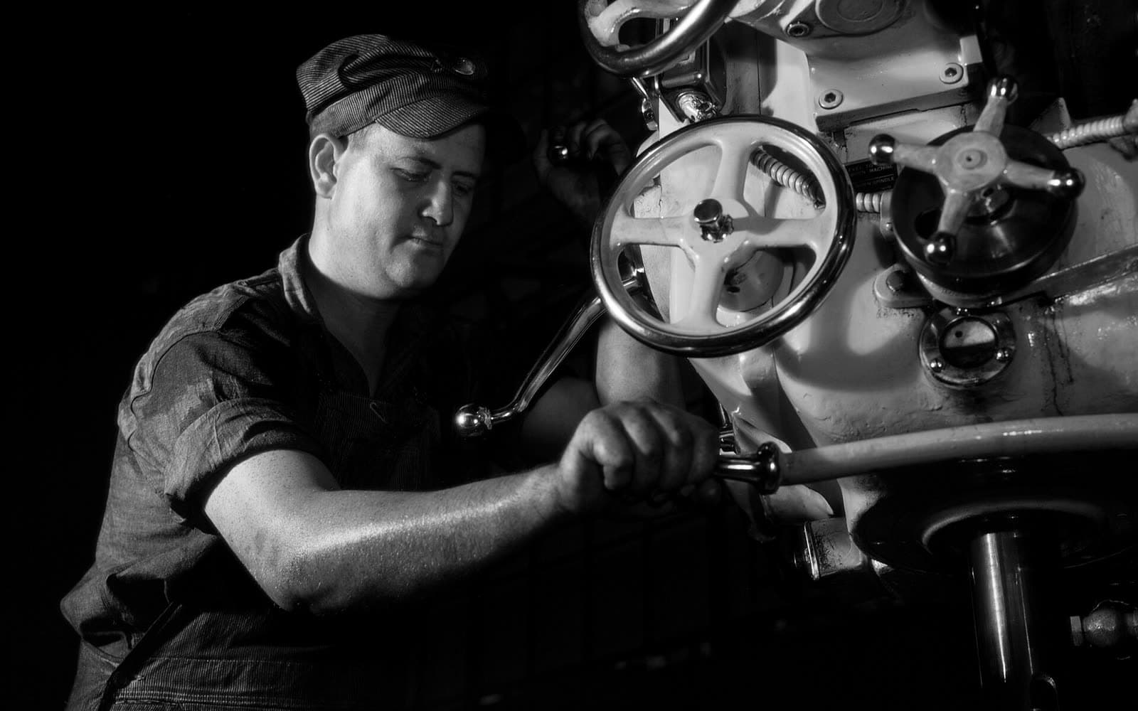 Mechanical operator on boiler parts, Combustion Engineering Co., Chattanooga.